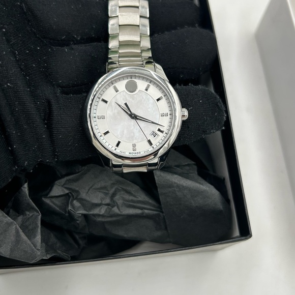 Women\'s Movado Bellina 36 mm Swiss made mother-of-pearl face watch NEW